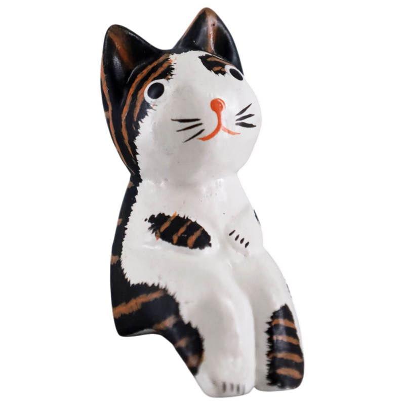 Kat Sayaka zittend bruin/wit 6x6 cm
