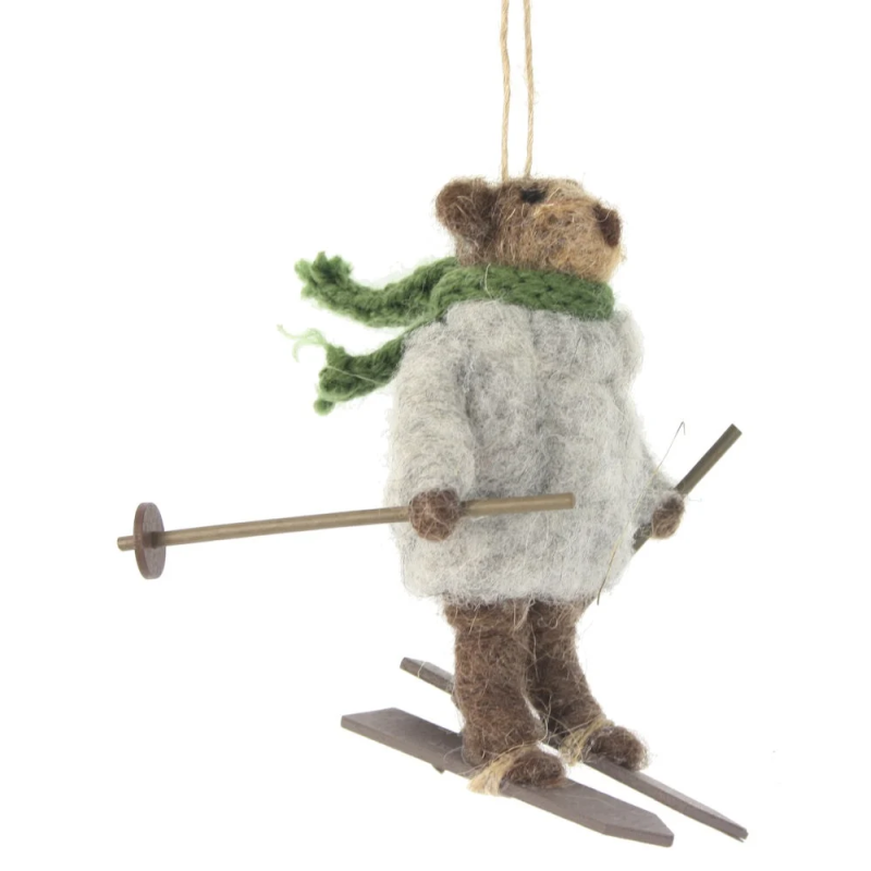 Beer met grijze jas op ski vilt 12x13x10cm
