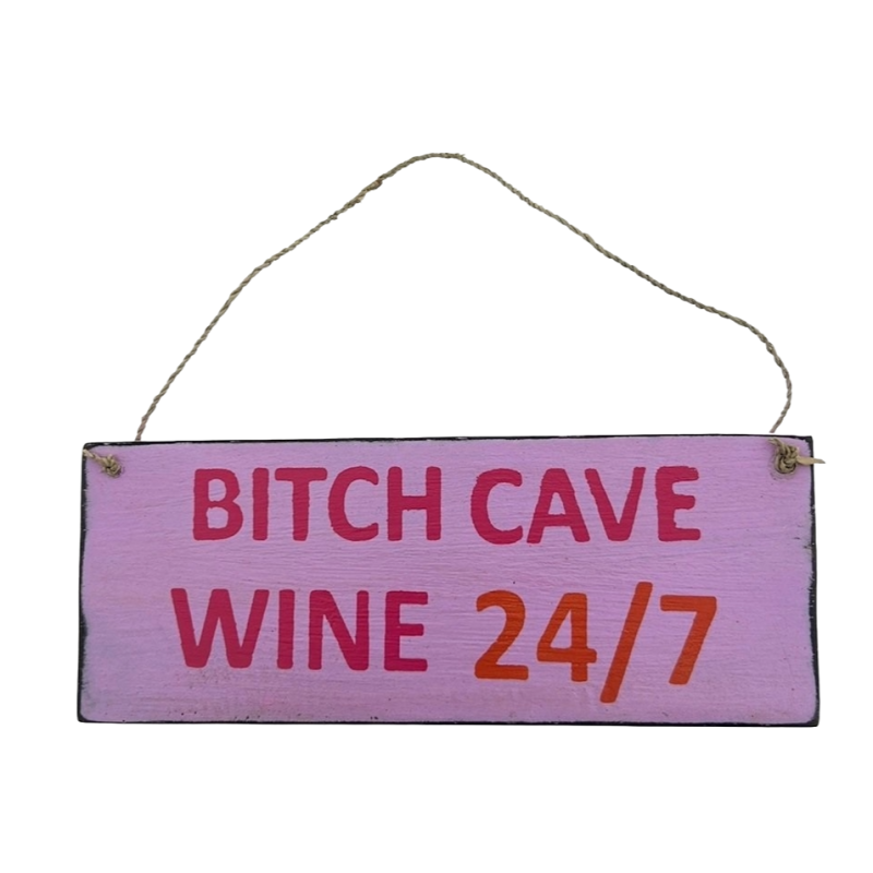 Tekstbord Ina BITCH CAVE pink 20x8 cm